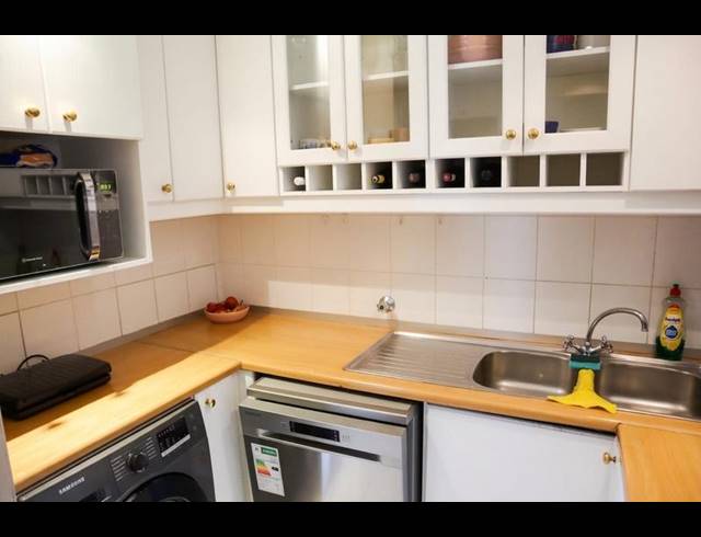 2 BEDROOM PROPERTY TO RENT IN VREDEHOEK
